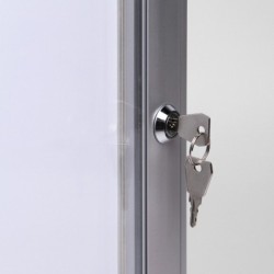 Vitrína PLUS SCS 9xDIN A4, certifikace B1, interiérová